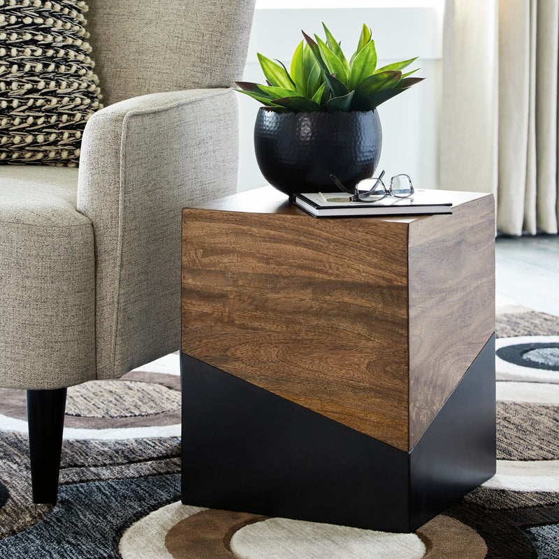  Signature Design by Ashley Trailbend A4000311 Accent Table IMAGE 4