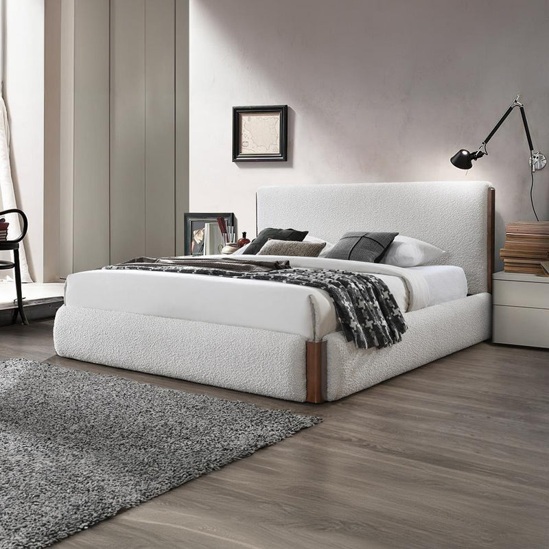 Acme Furniture Sandro BD02470Q Queen Bed IMAGE 9